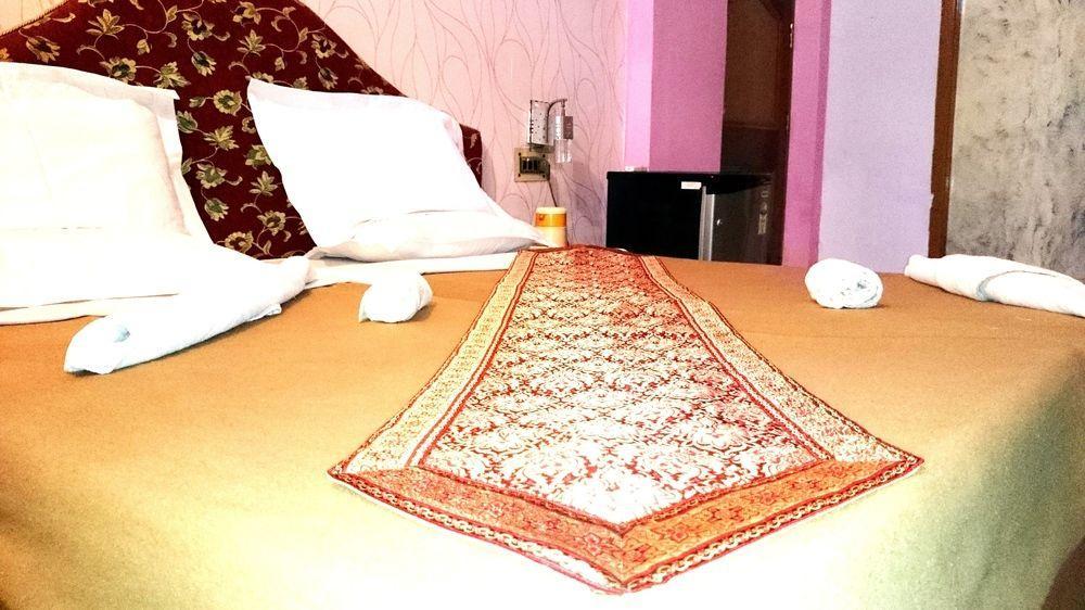 Treebo Trend Gupta Inn Varanasi Ngoại thất bức ảnh