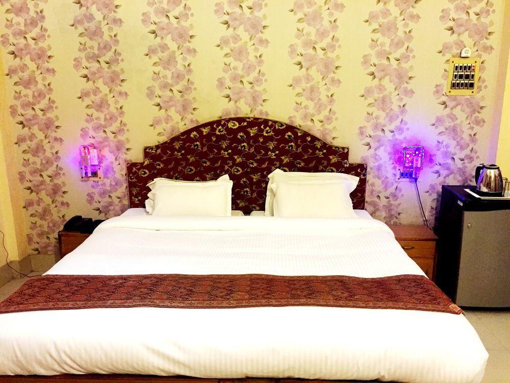 Treebo Trend Gupta Inn Varanasi Ngoại thất bức ảnh