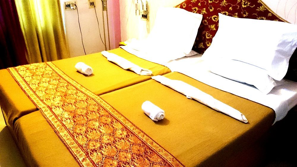 Treebo Trend Gupta Inn Varanasi Ngoại thất bức ảnh