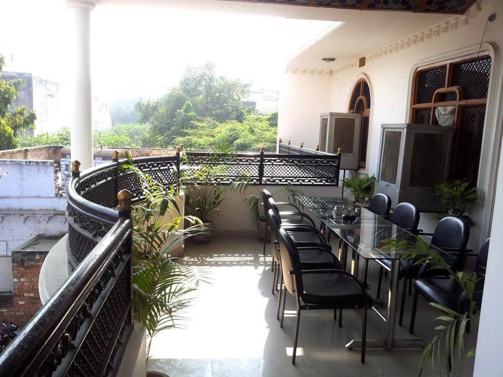 Treebo Trend Gupta Inn Varanasi Ngoại thất bức ảnh