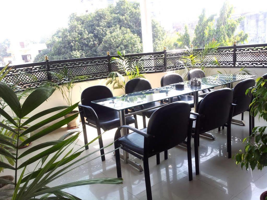 Treebo Trend Gupta Inn Varanasi Ngoại thất bức ảnh