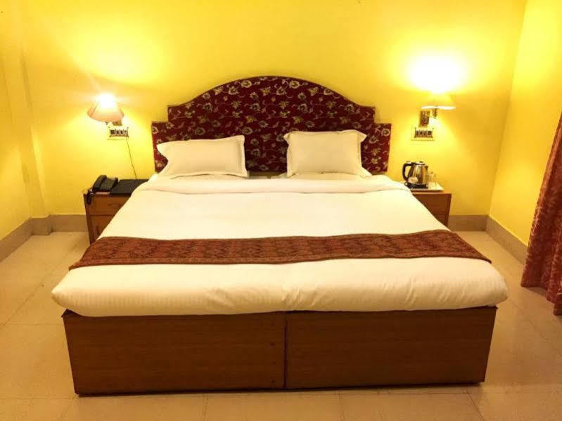 Treebo Trend Gupta Inn Varanasi Ngoại thất bức ảnh
